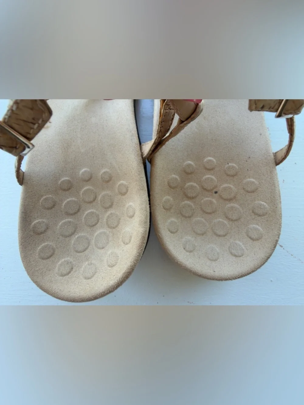 Vionic Lizbeth T-Strap Orthotic Sandals Women's Size 9 Cork Gold.